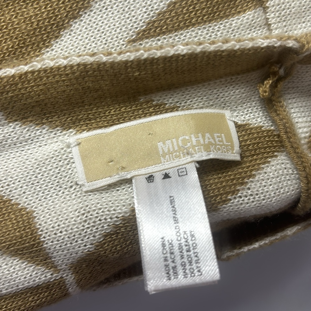 MK Scarf and Cap - Picture 5 of 8